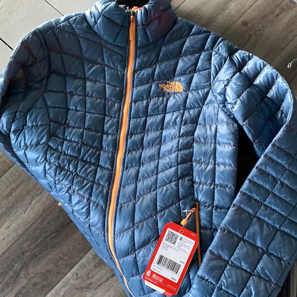 Women’s north face coat size small nwt